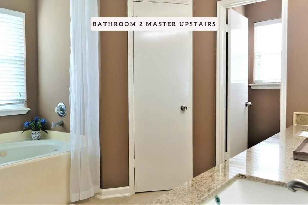 Exceptional, 5 Beds, Near Downtown - Bold Ruler Villa Stafford Dış mekan fotoğraf